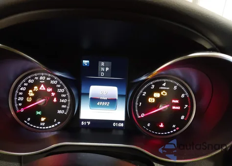 2018 Mercedes-Benz C 300 4Matic z USA, uszkodzony, nr VIN 55SWF4KB7JU244244